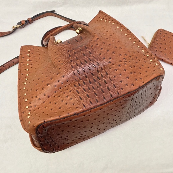 Women’s NWOT brown faux ostrich skin purse/ bag with matching wallet…15”… - Picture 2 of 8